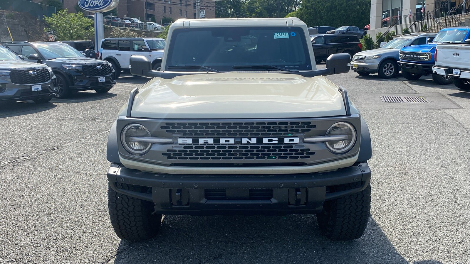 2025 Ford Bronco Badlands photo 2