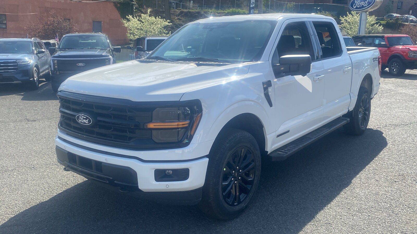 2025 Ford F-150 XLT photo 3