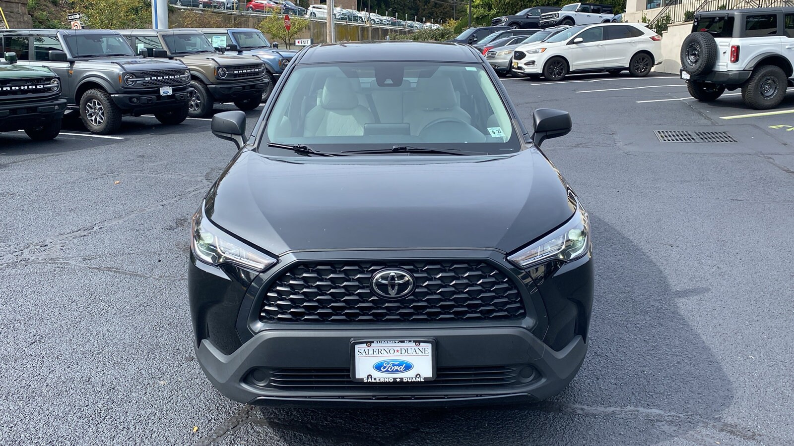 2022 Toyota Corolla Cross L photo 2