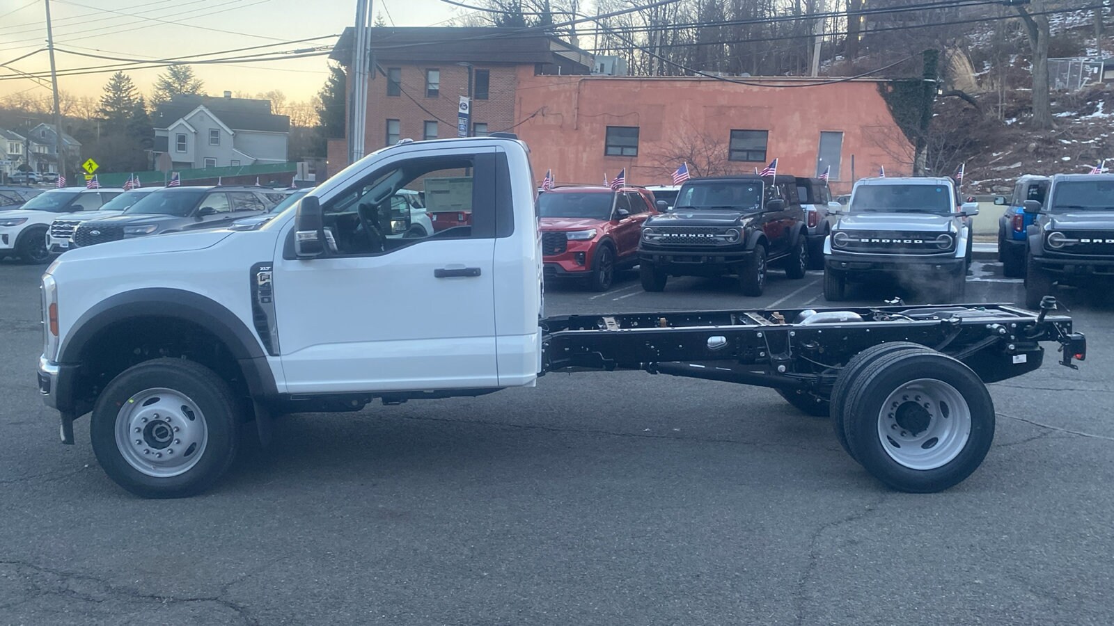 2025 Ford F-450 photo 4