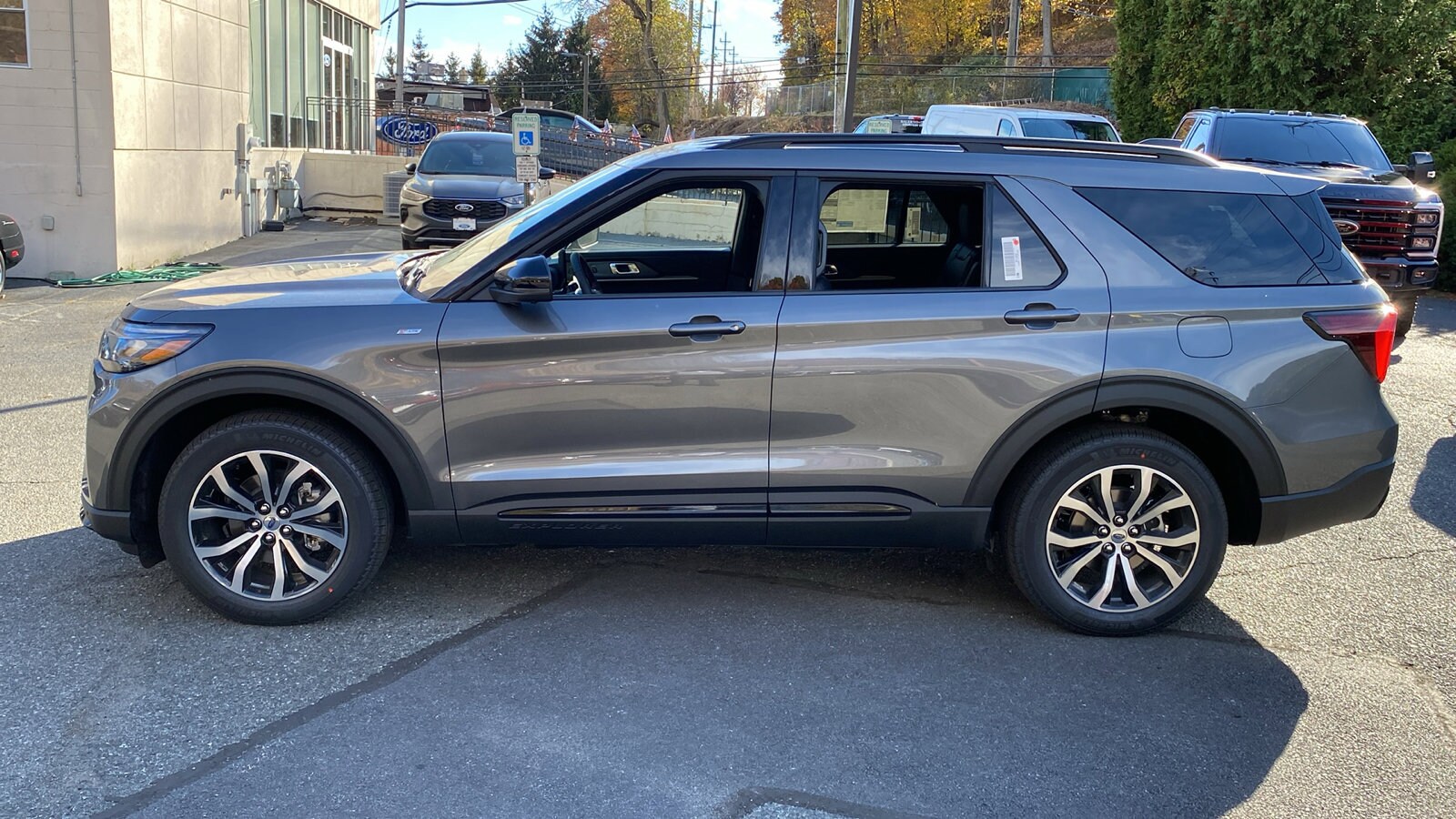 2026 Ford Explorer ST-Line photo 3