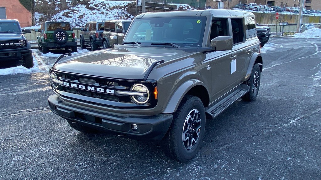 New 2025 Ford Bronco Outer Banks SUV