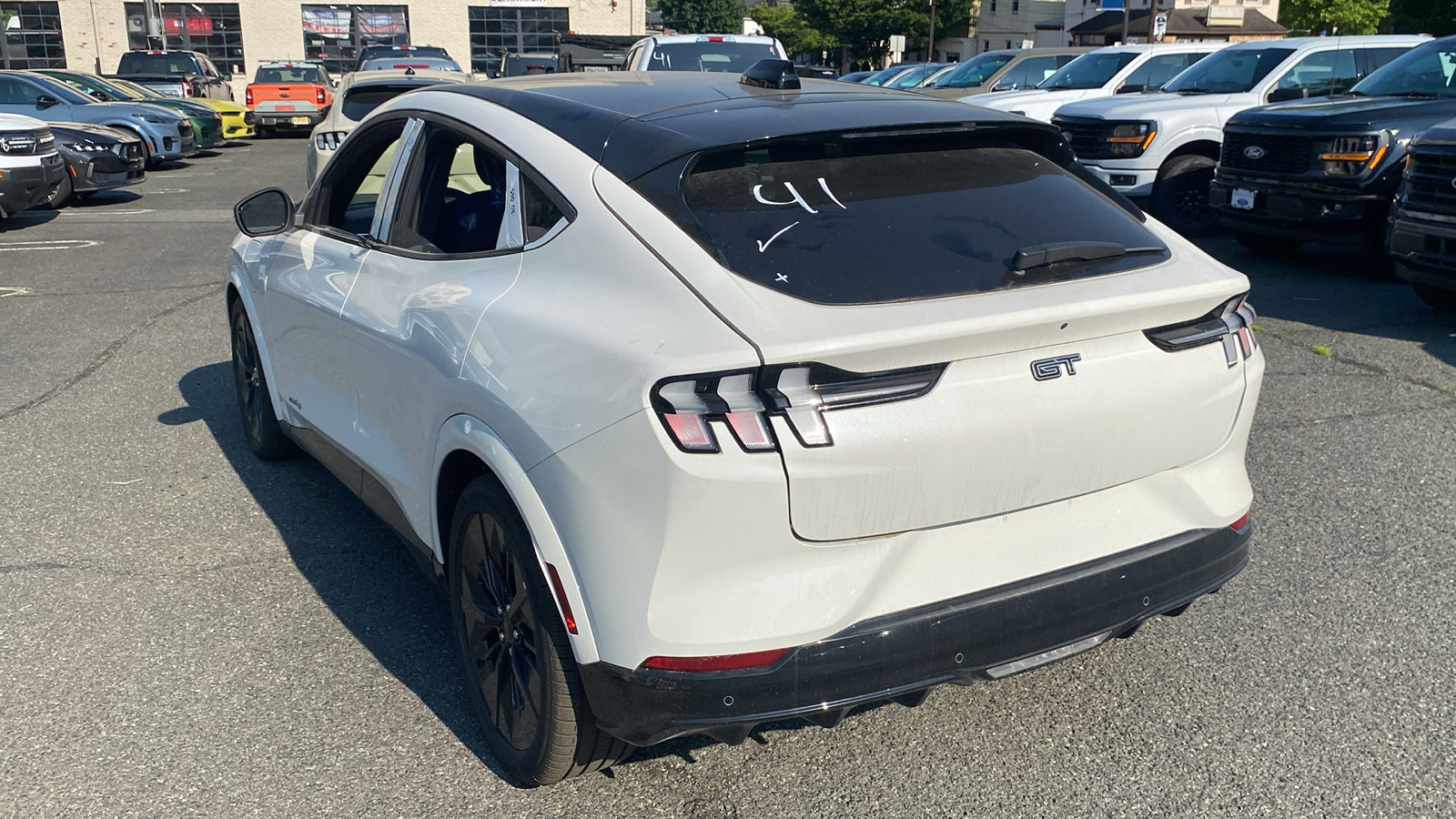 2025 Ford Mustang Mach-E GT - Photo 23