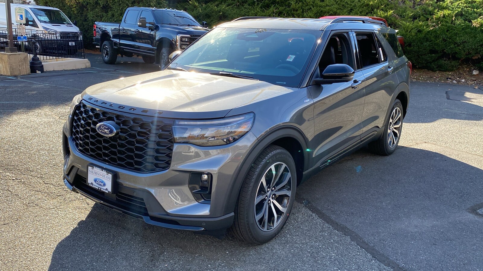 2026 Ford Explorer ST-Line photo 2