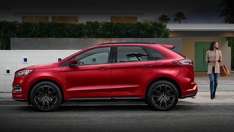 2024 Ford Edge sleek, athletic profile