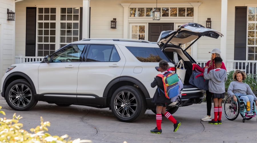 Side profile of a 2026 Ford Explorer in Summit highlighting its sleek lines and roof rails