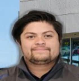 Staff member Geovanni Salvador from ID_fc56354bfbf9