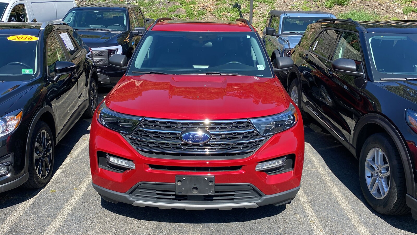 2022 Ford Explorer XLT photo 3