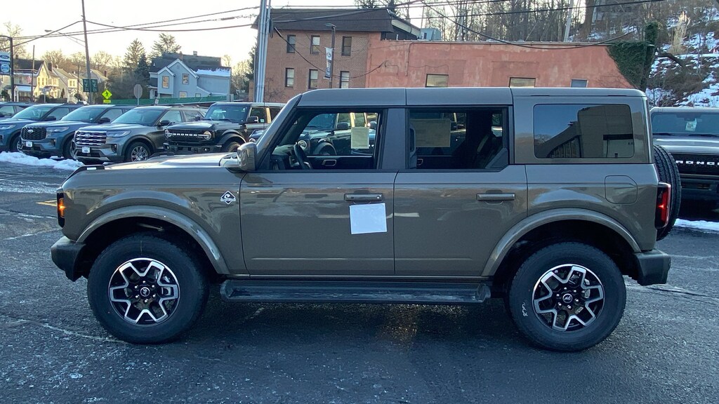 New 2025 Ford Bronco Outer Banks SUV