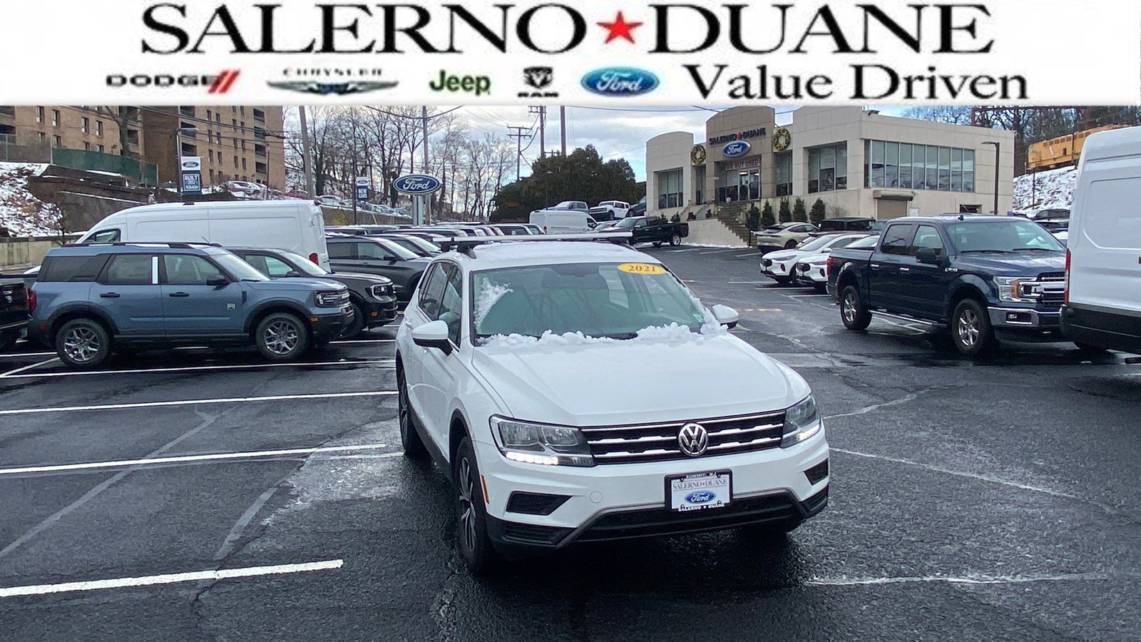 2021 Volkswagen Tiguan SE's photo