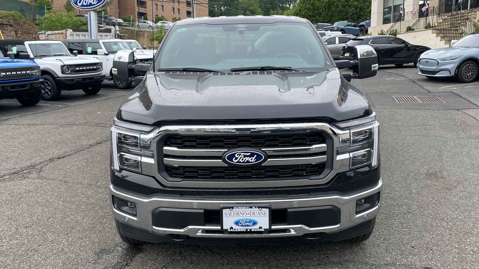2025 Ford F-150 Lariat photo 2
