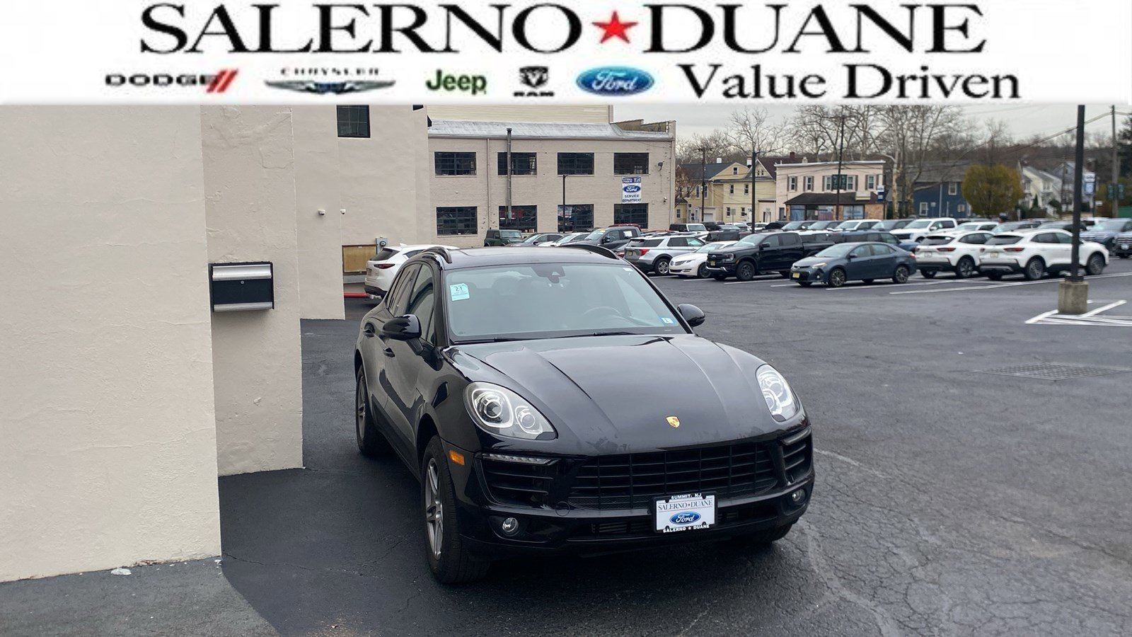 2018 Porsche Macan Base's photo