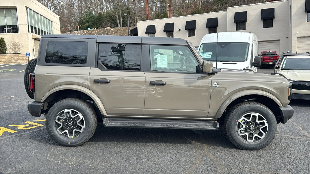 New 2026 Ford Bronco Outer Banks SUV