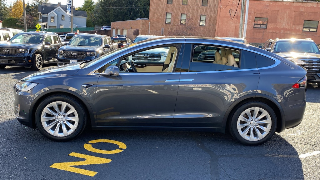 Used 2018 Tesla Model X 75D SUV