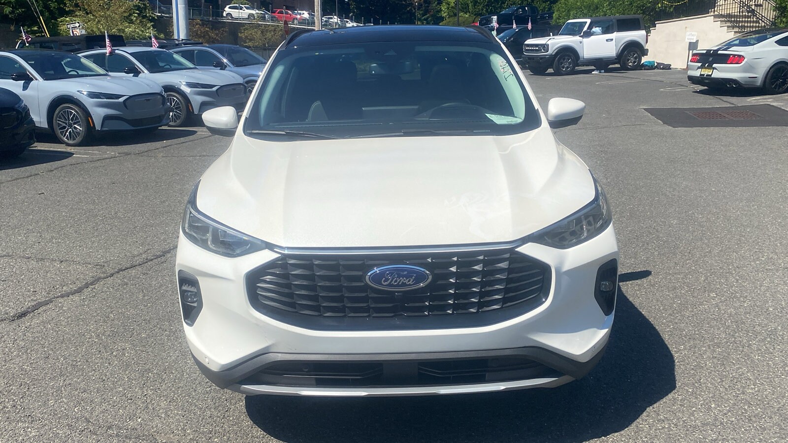 2024 Ford Escape photo 2