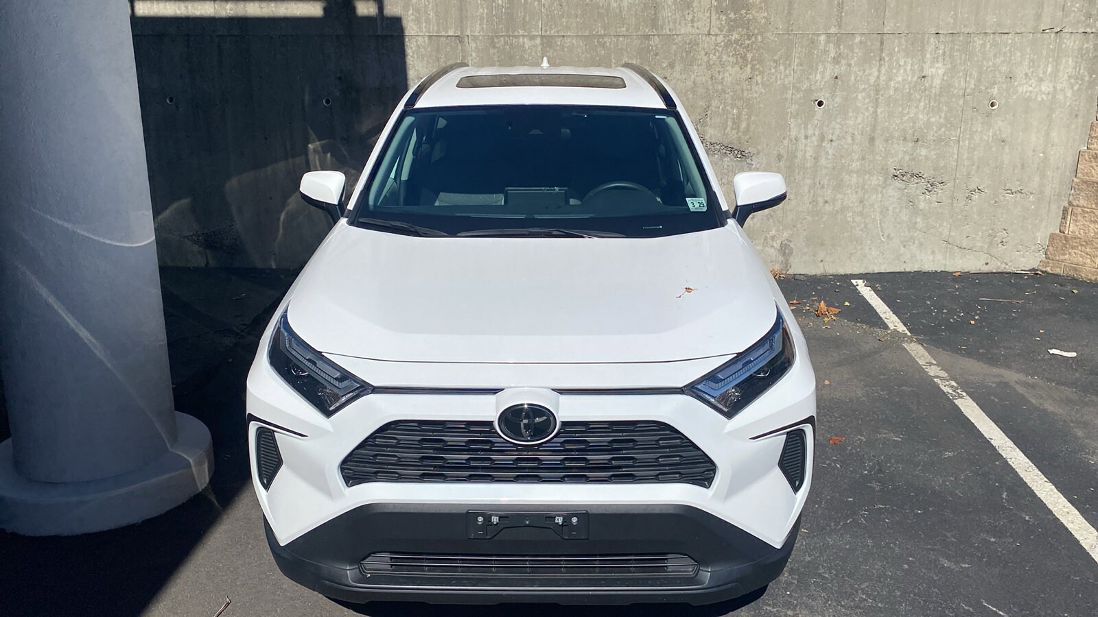 2024 Toyota RAV4 XLE photo 3