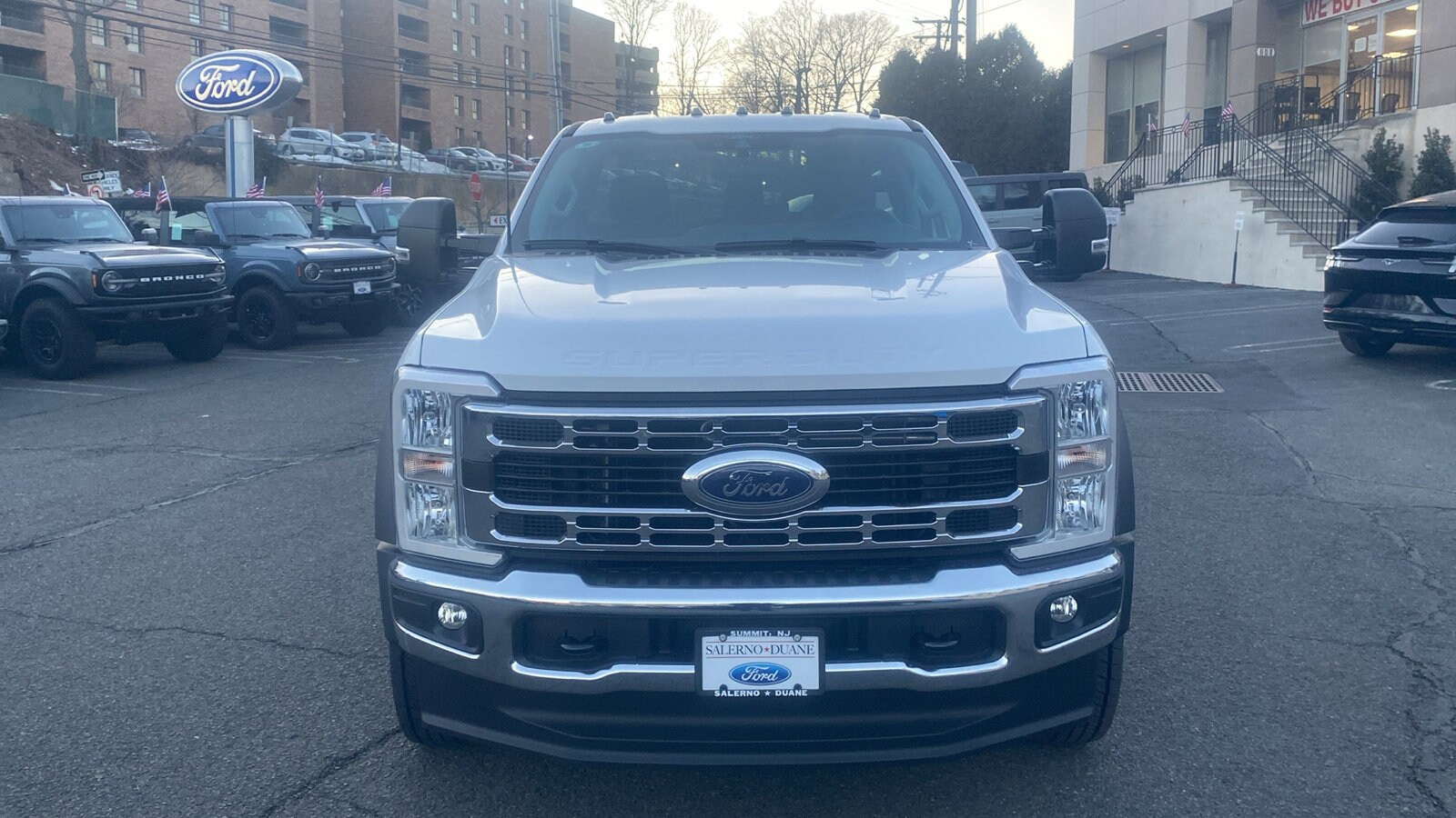 2025 Ford F-450 photo 2