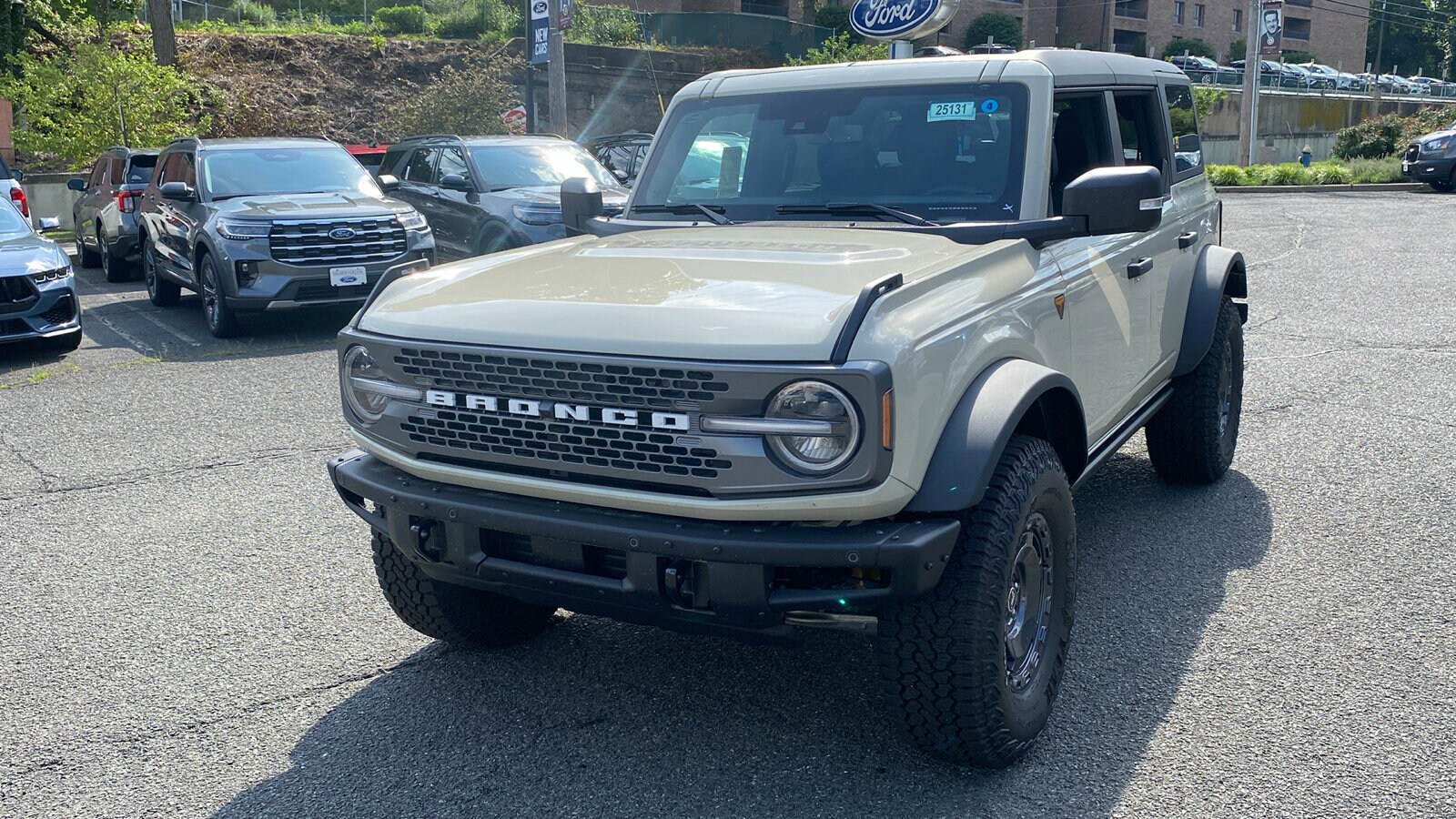 2025 Ford Bronco Badlands photo 3