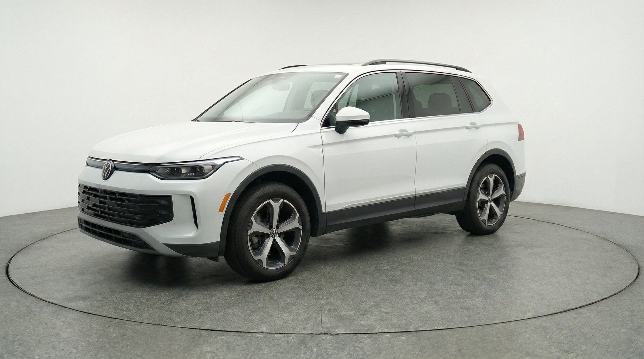 Thumbnail: 2026 Volkswagen Tiguan - 3