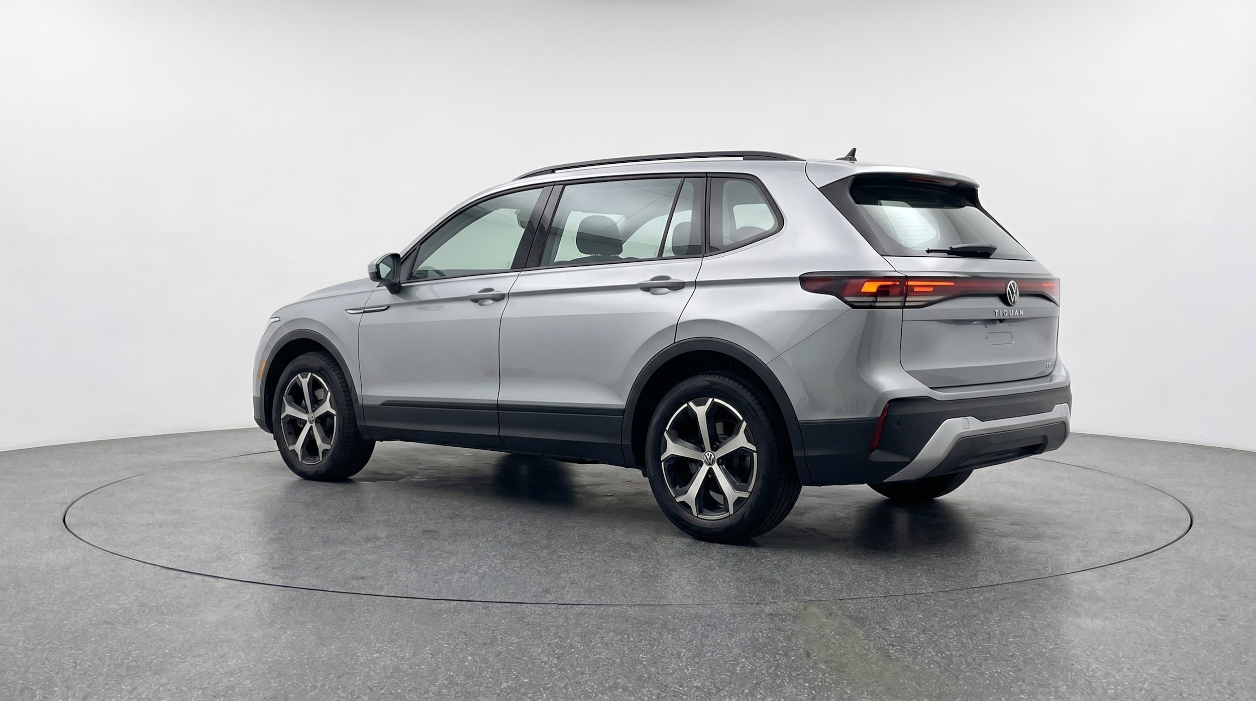 Thumbnail: 2026 Volkswagen Tiguan - 6
