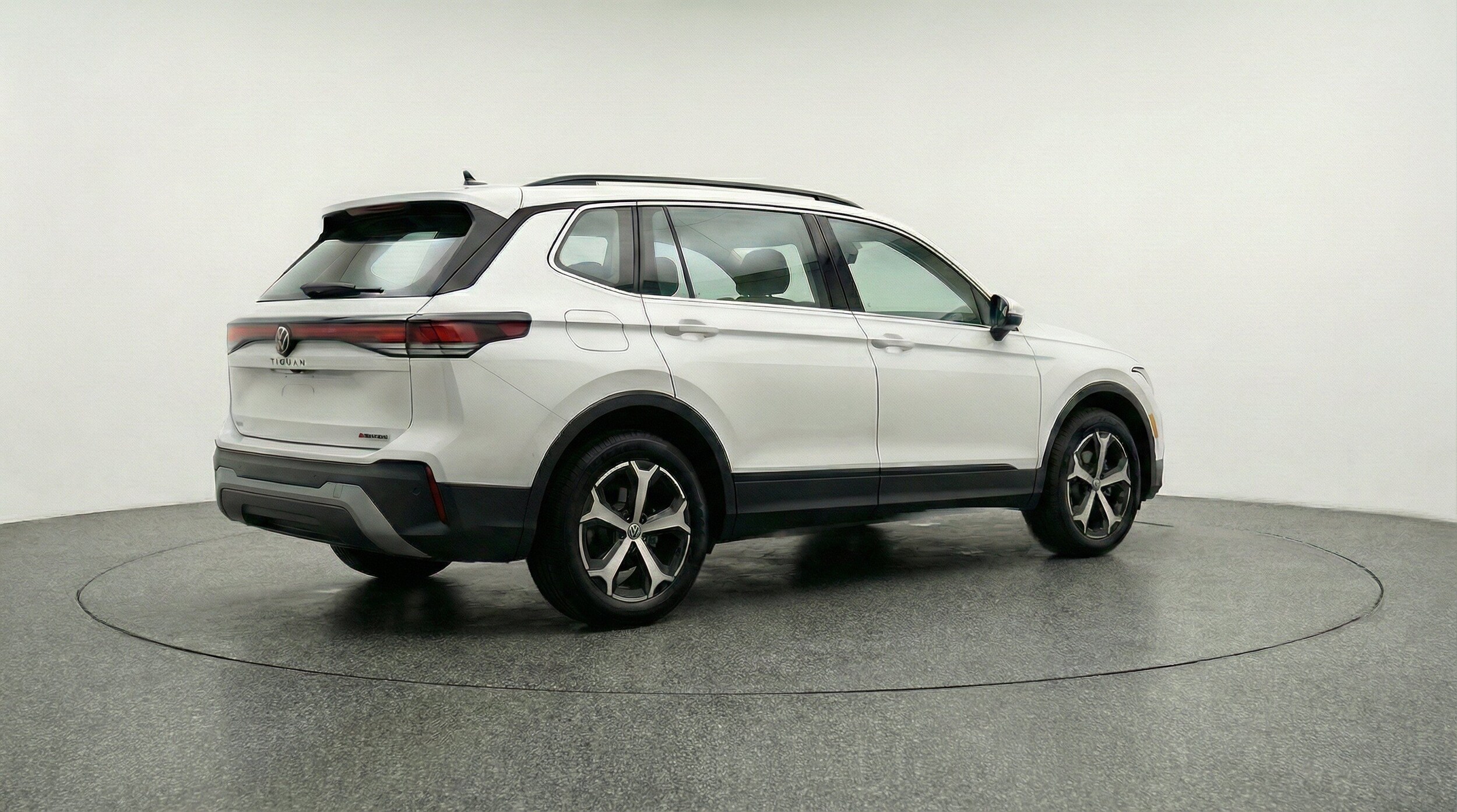 Thumbnail: 2026 Volkswagen Tiguan - 9
