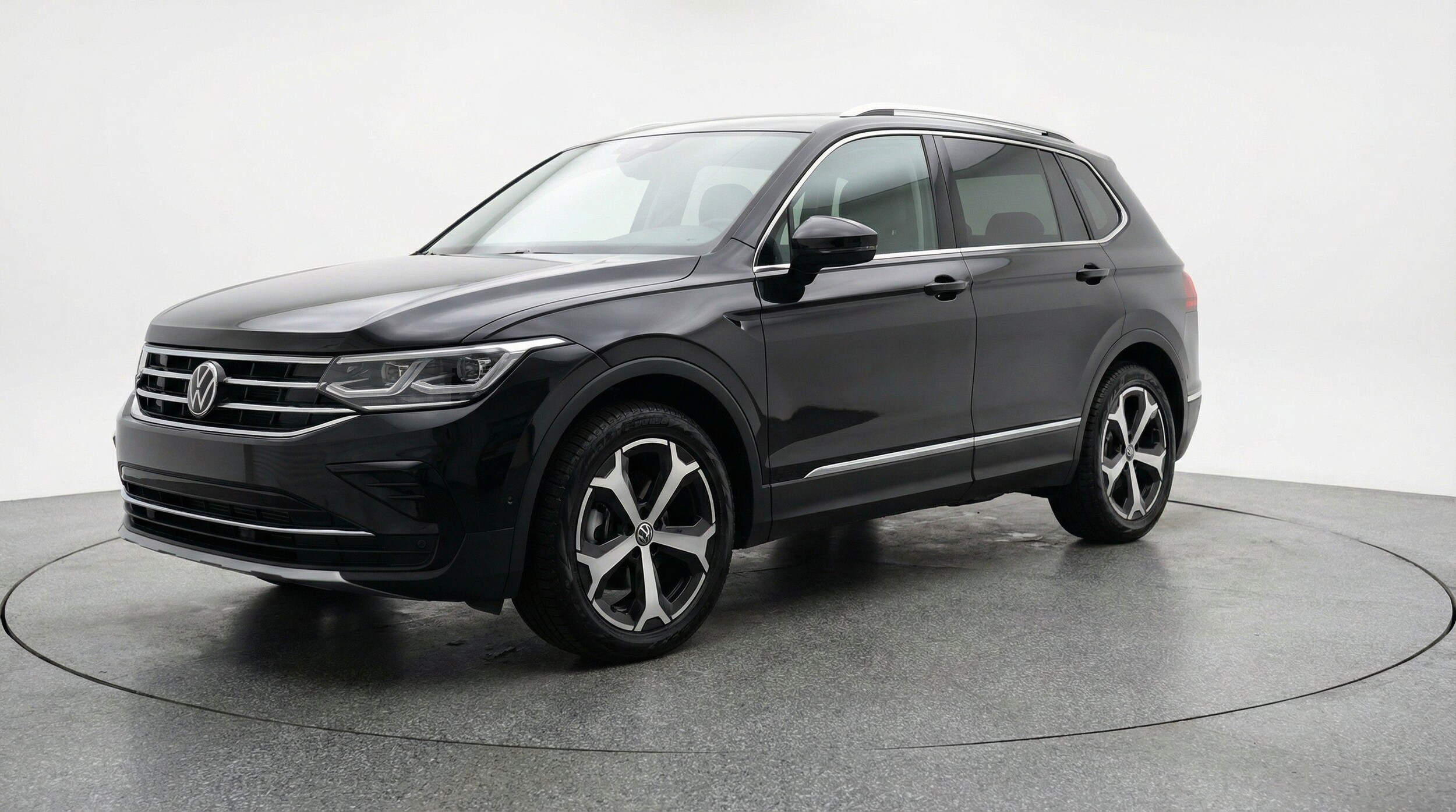Thumbnail: 2026 Volkswagen Tiguan - 3