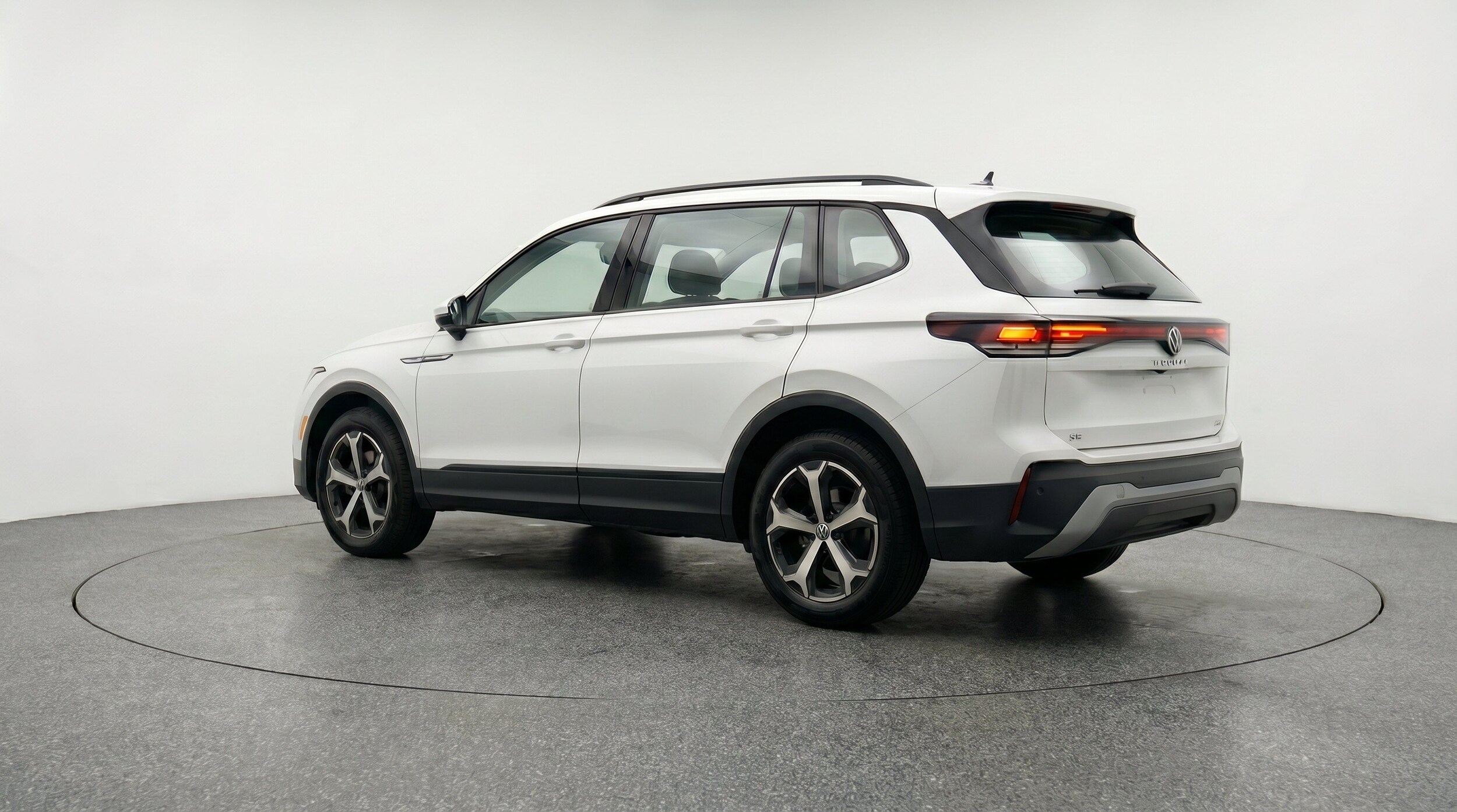 Thumbnail: 2026 Volkswagen Tiguan - 6