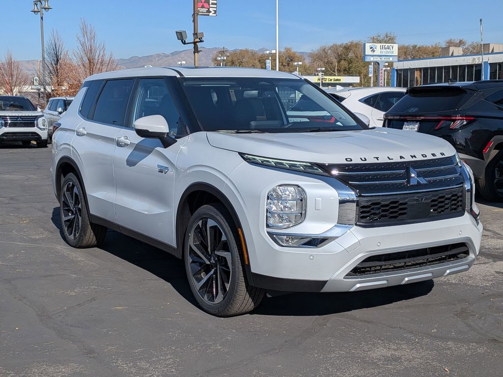 2025 Mitsubishi Outlander SE's photo