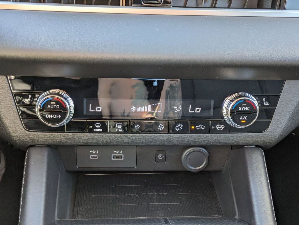 2025 Mitsubishi Outlander Plug-in Hybrid SE - Photo 17