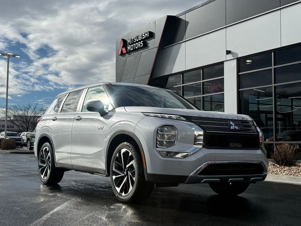 2025 Mitsubishi Outlander Plug-in Hybrid SE S-AWC's photo
