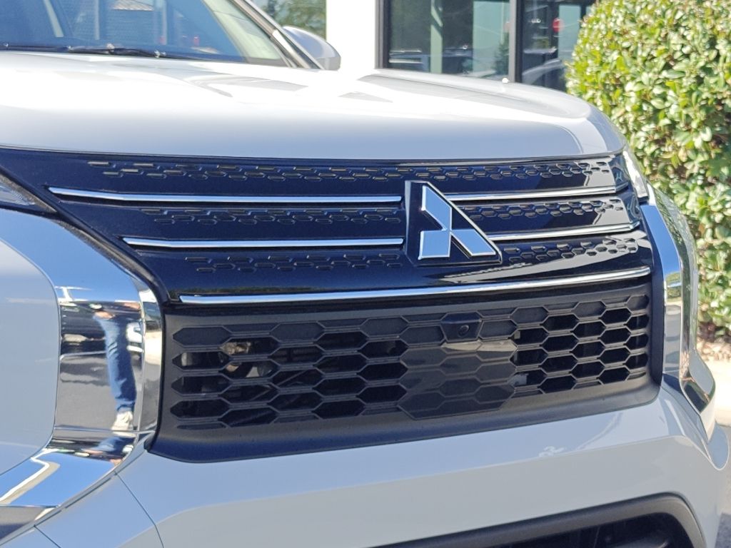 2025 Mitsubishi Outlander Plug-in Hybrid ES - Photo 30