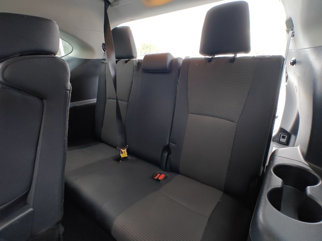 2024 Toyota Highlander LE - Photo 26