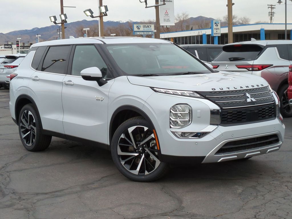 2025 Mitsubishi Outlander SE's photo