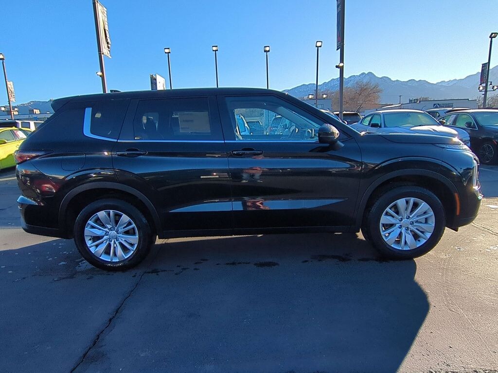 New 2026 Mitsubishi Outlander ES SUV