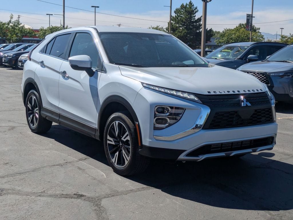 2024 Mitsubishi Eclipse Cross SE's photo