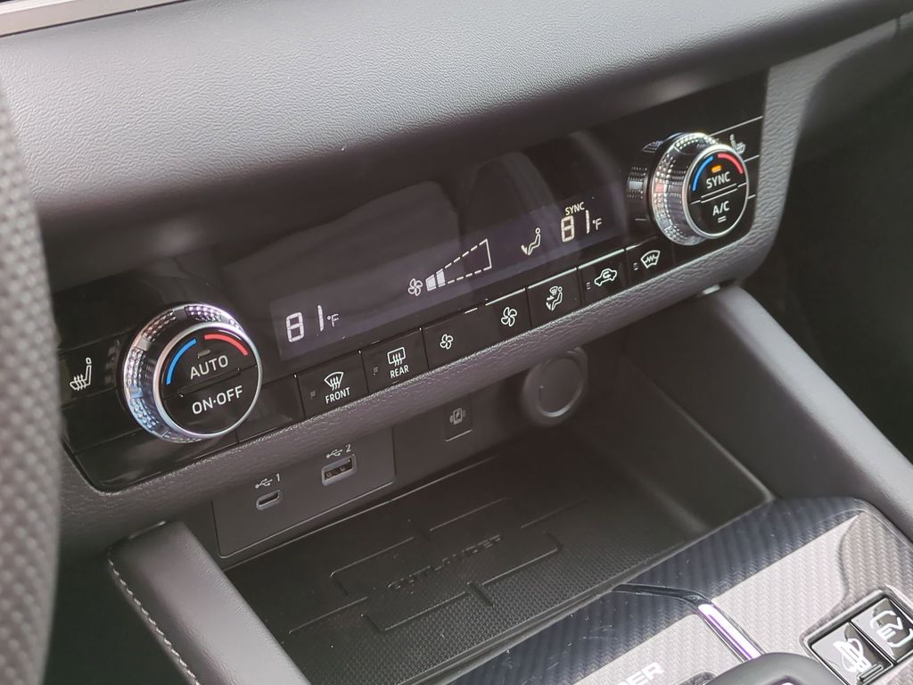 2025 Mitsubishi Outlander Plug-in Hybrid SE - Photo 15