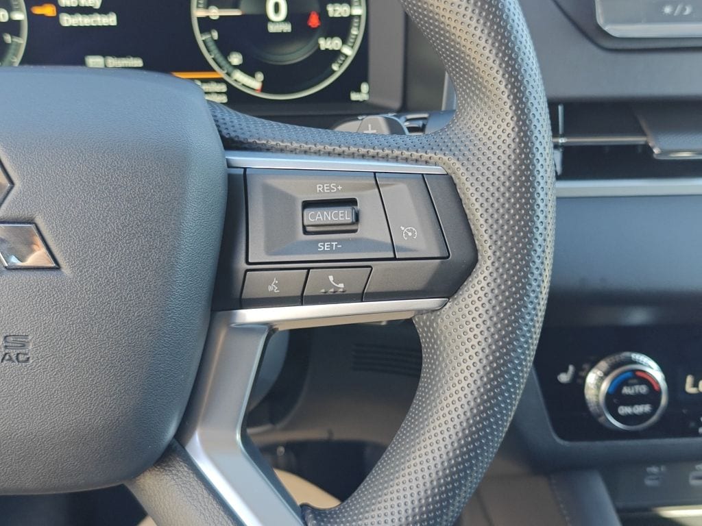 2025 Mitsubishi Outlander Plug-in Hybrid ES - Photo 16