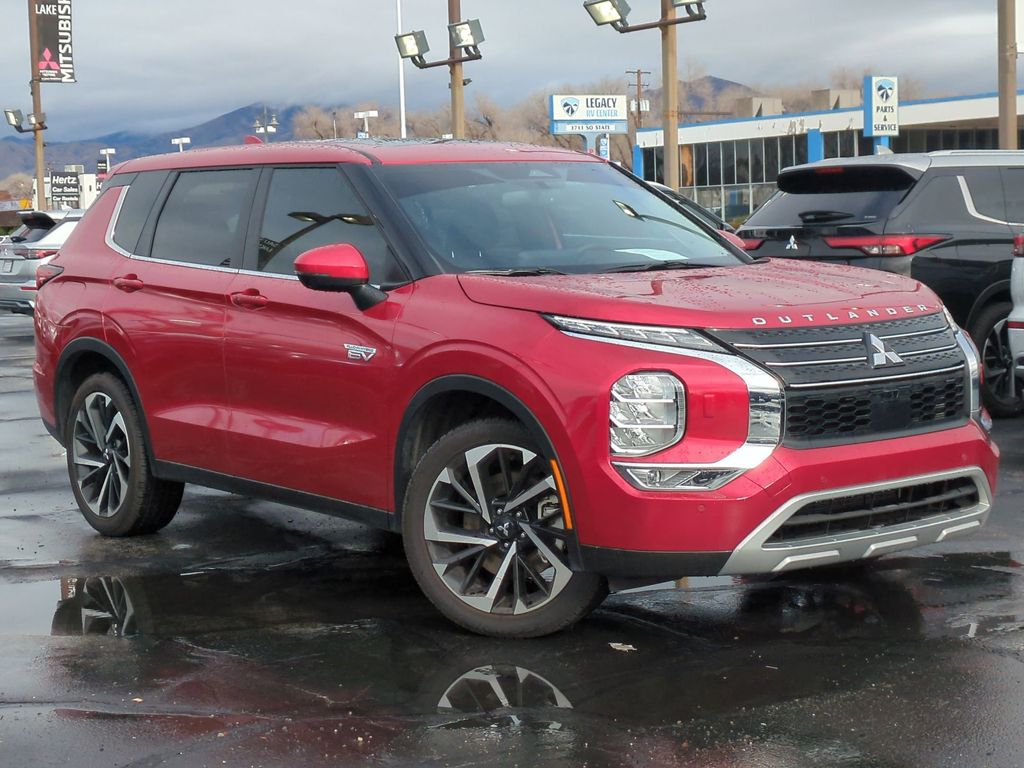 2025 Mitsubishi Outlander SE's photo