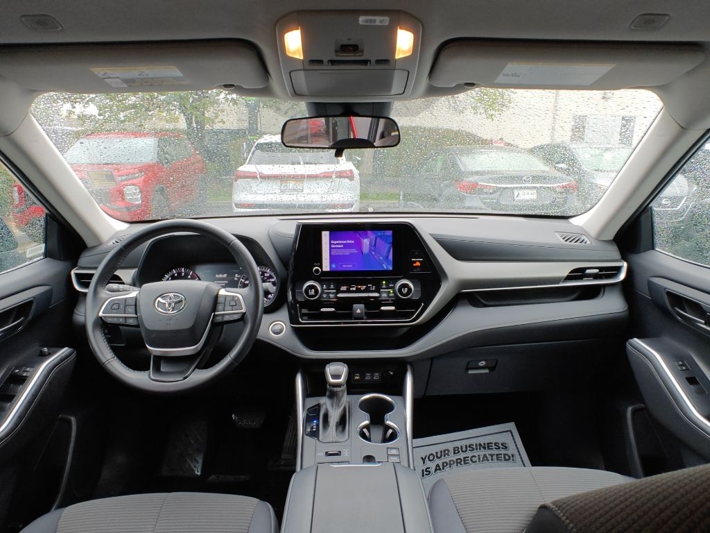 2024 Toyota Highlander LE - Photo 21