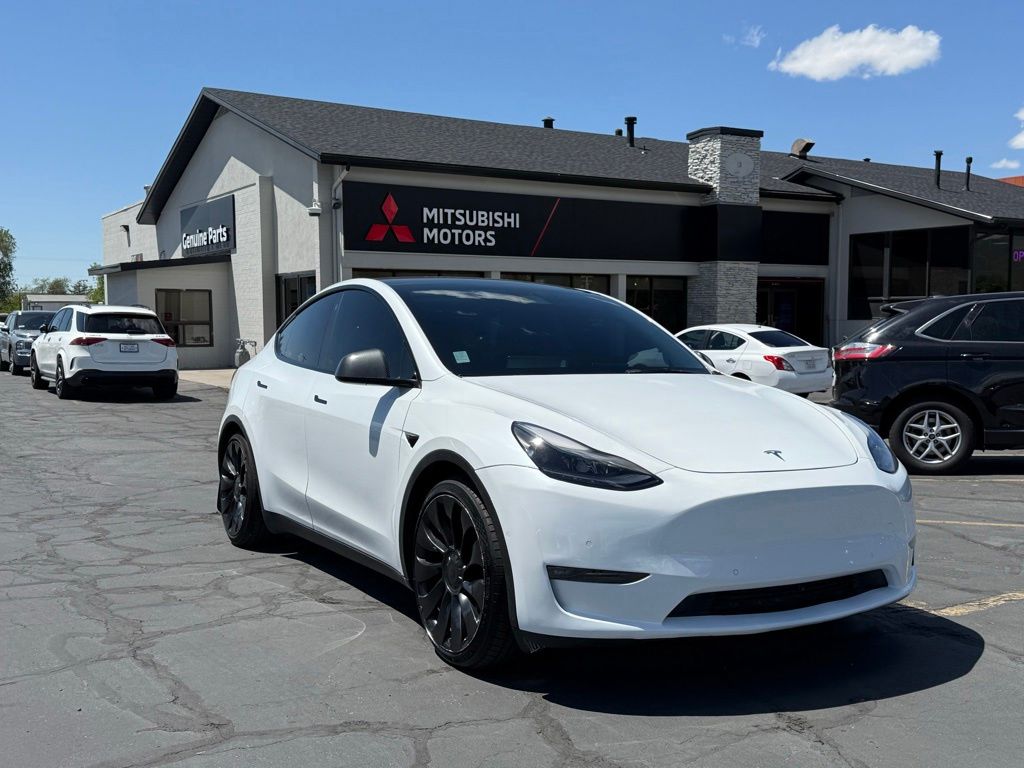 2022 Tesla Model Y Performance Dual Motor All-Wheel Drive's photo