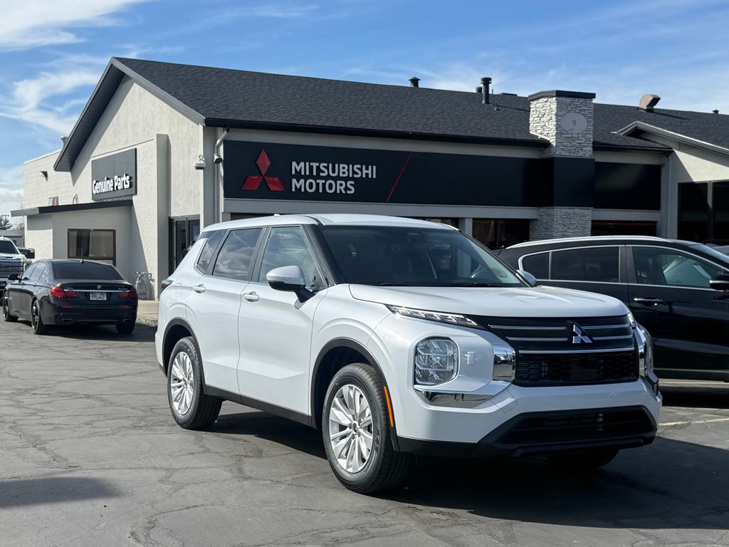 2026 Mitsubishi Outlander ES S-AWC's photo