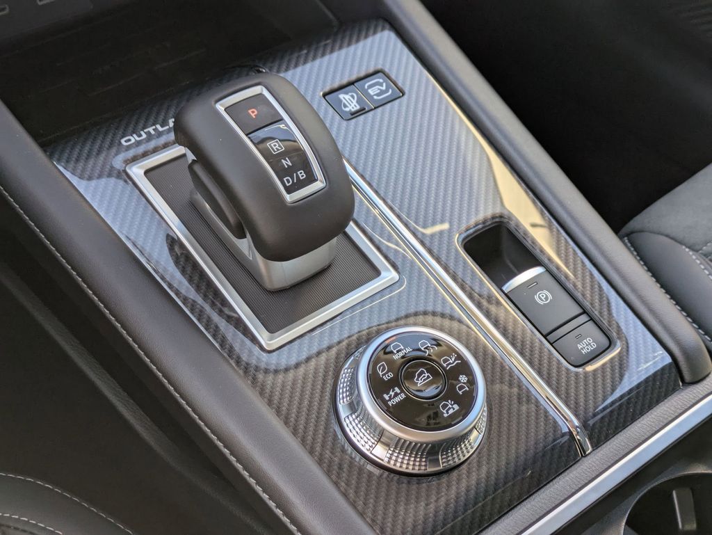 2025 Mitsubishi Outlander Plug-in Hybrid SE - Photo 18