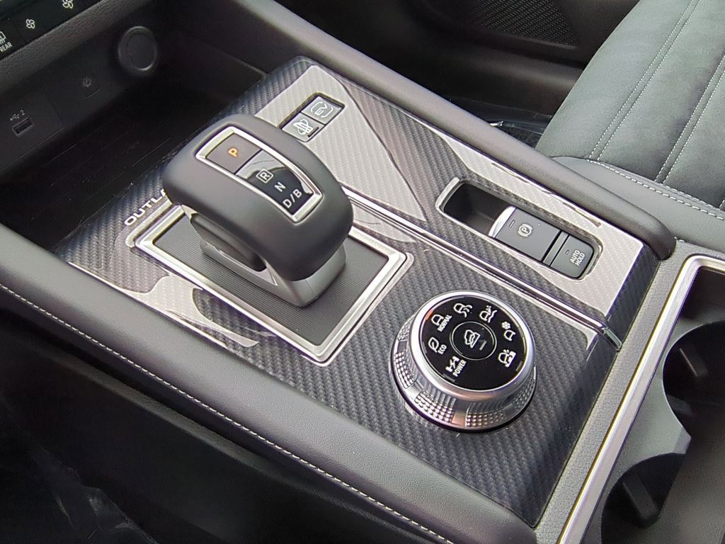 2025 Mitsubishi Outlander Plug-in Hybrid SE - Photo 16