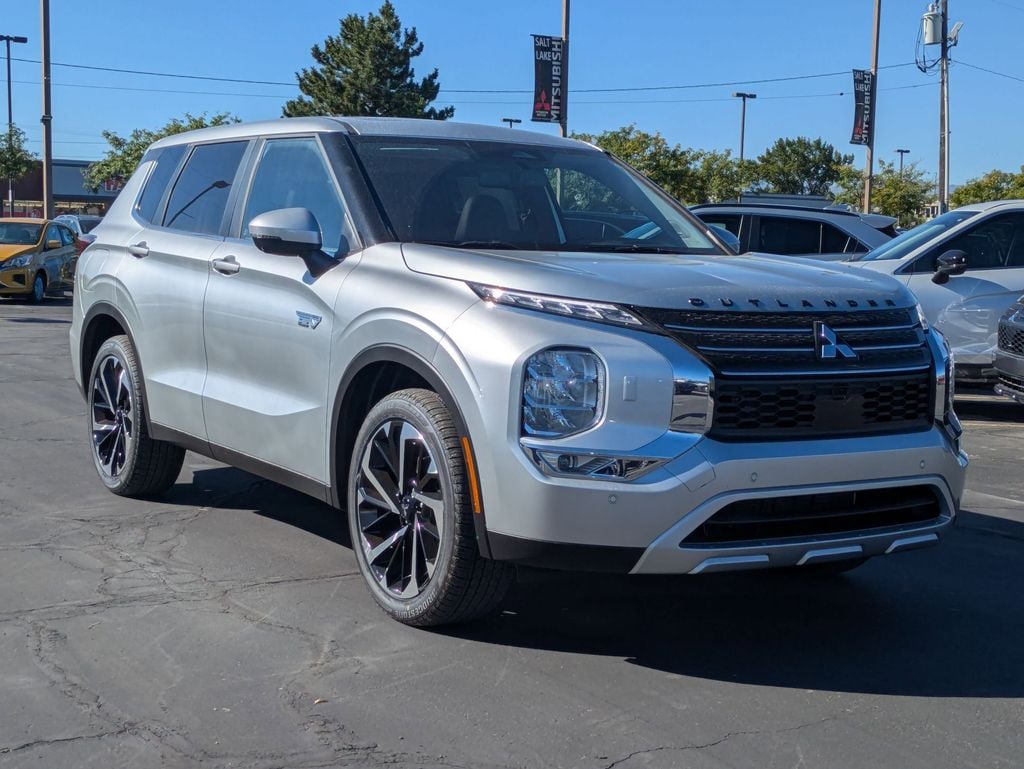 2025 Mitsubishi Outlander SE's photo