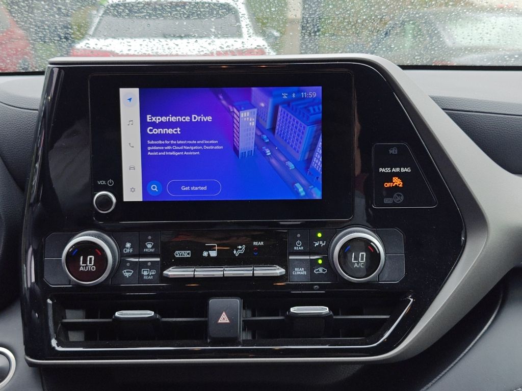 2024 Toyota Highlander LE - Photo 17