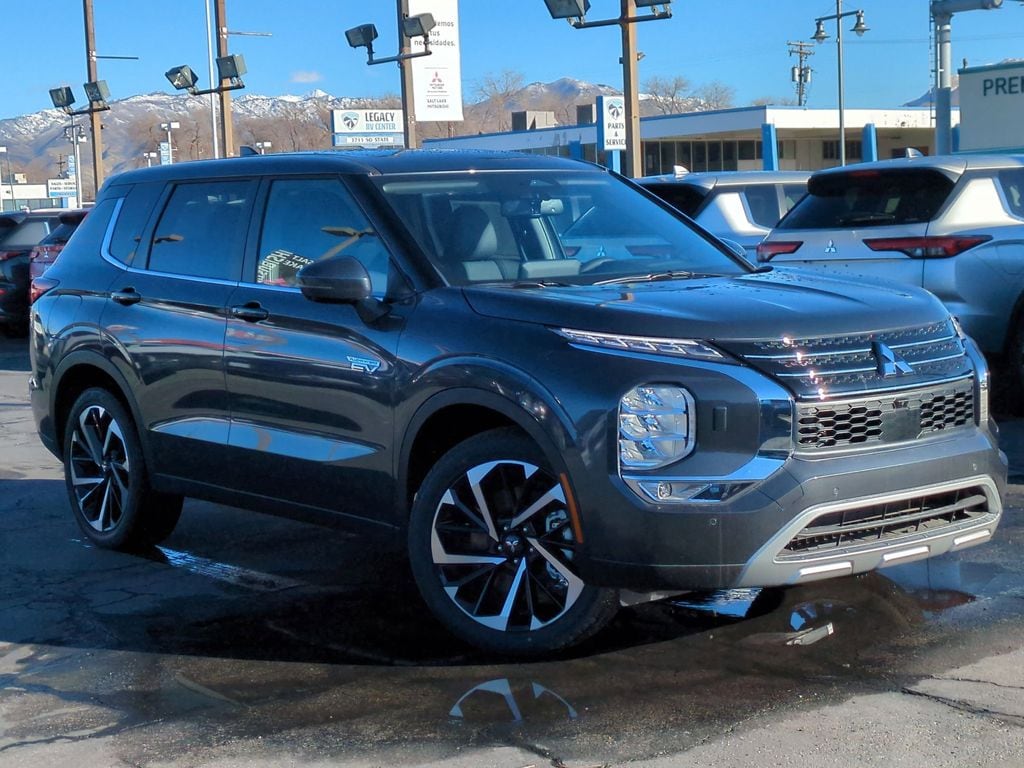 2025 Mitsubishi Outlander SE's photo