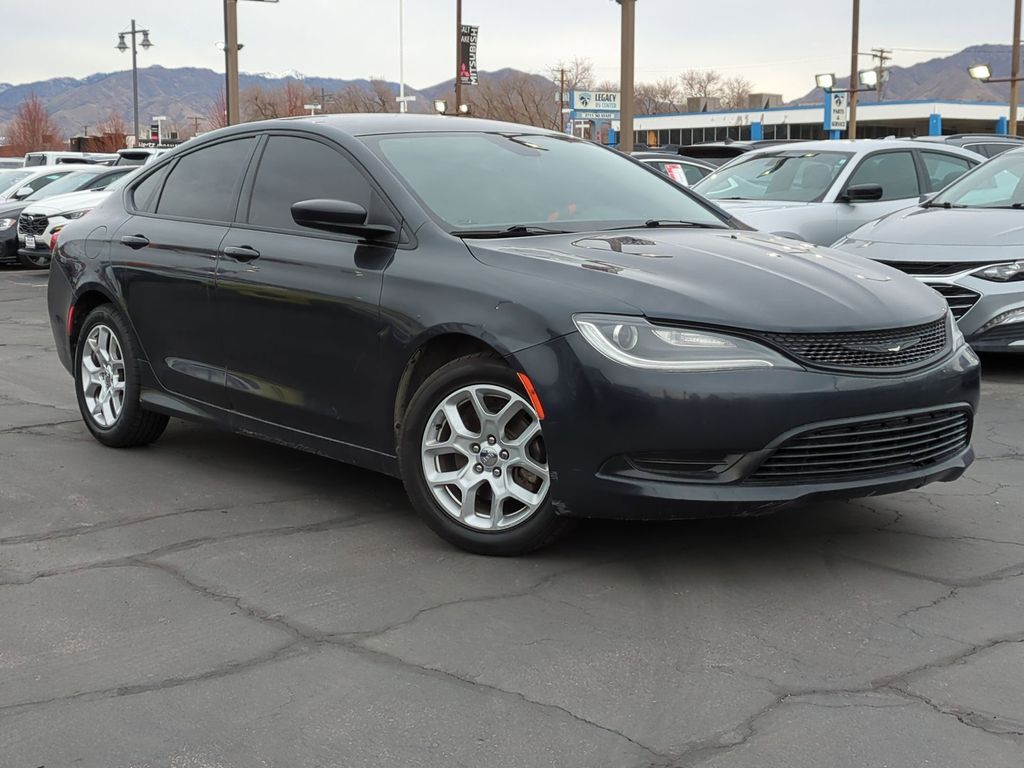 2017 Chrysler 200 LX's photo