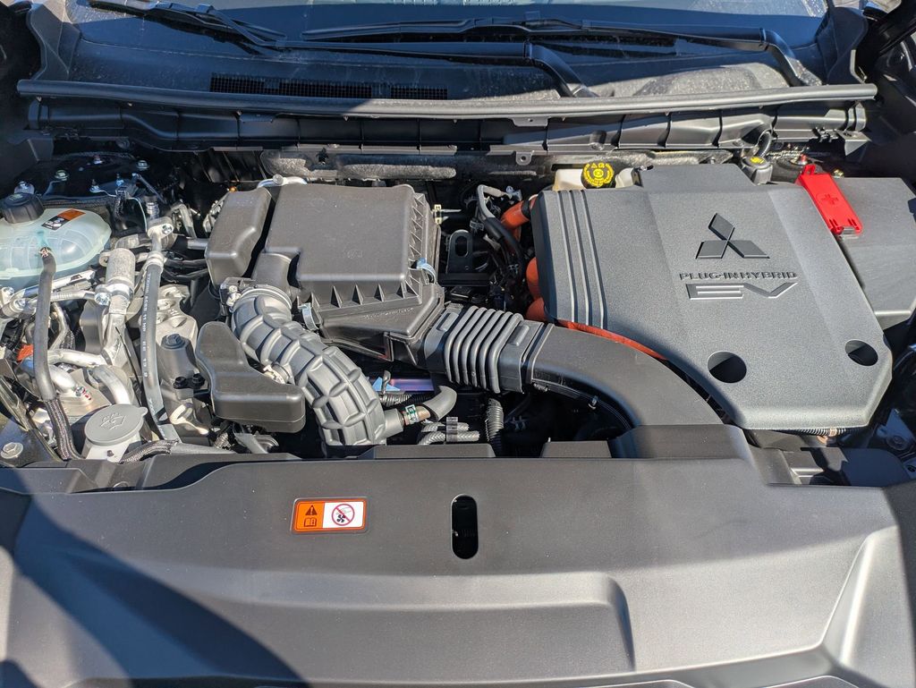2025 Mitsubishi Outlander Plug-in Hybrid SE - Photo 25