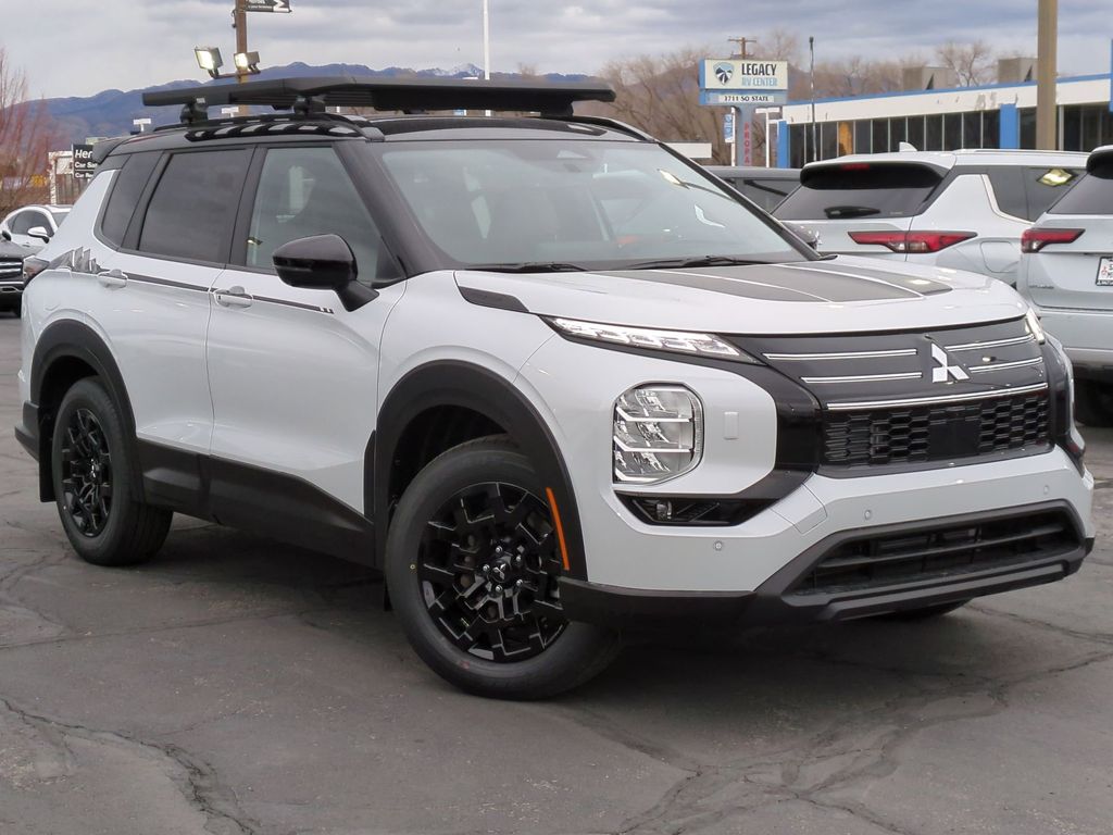 2026 Mitsubishi Outlander Trail Edition's photo