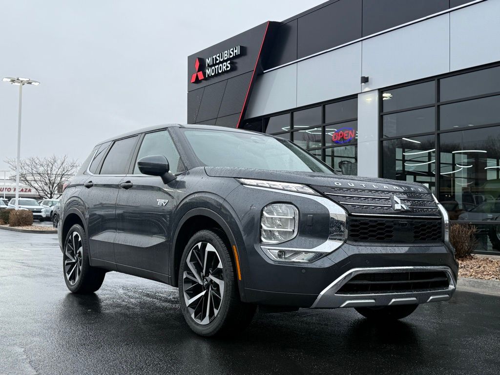 2025 Mitsubishi Outlander Plug-in Hybrid SE S-AWC's photo